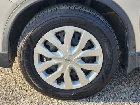 Used 2020 Nissan Rogue S image 8