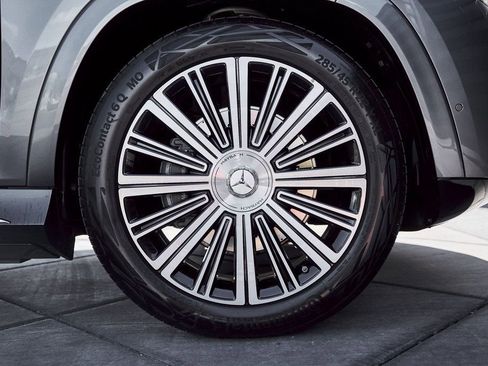 Used 2025 Mercedes-Benz Maybach GLS 600 4MATIC image 23