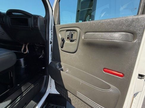 Used 2006 GMC TopKick C4500 2WD Regular Cab image 23