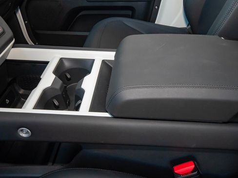 Used 2025 Land Rover Defender 90 S image 31