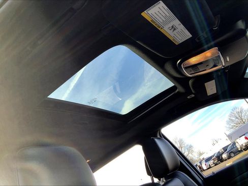 Used 2019 Jeep Grand Cherokee Altitude image 12