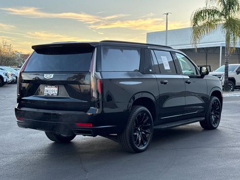 Certified 2024 Cadillac Escalade ESV Sport Platinum w/ LPO, ONYX Package AWD/4WD image 16