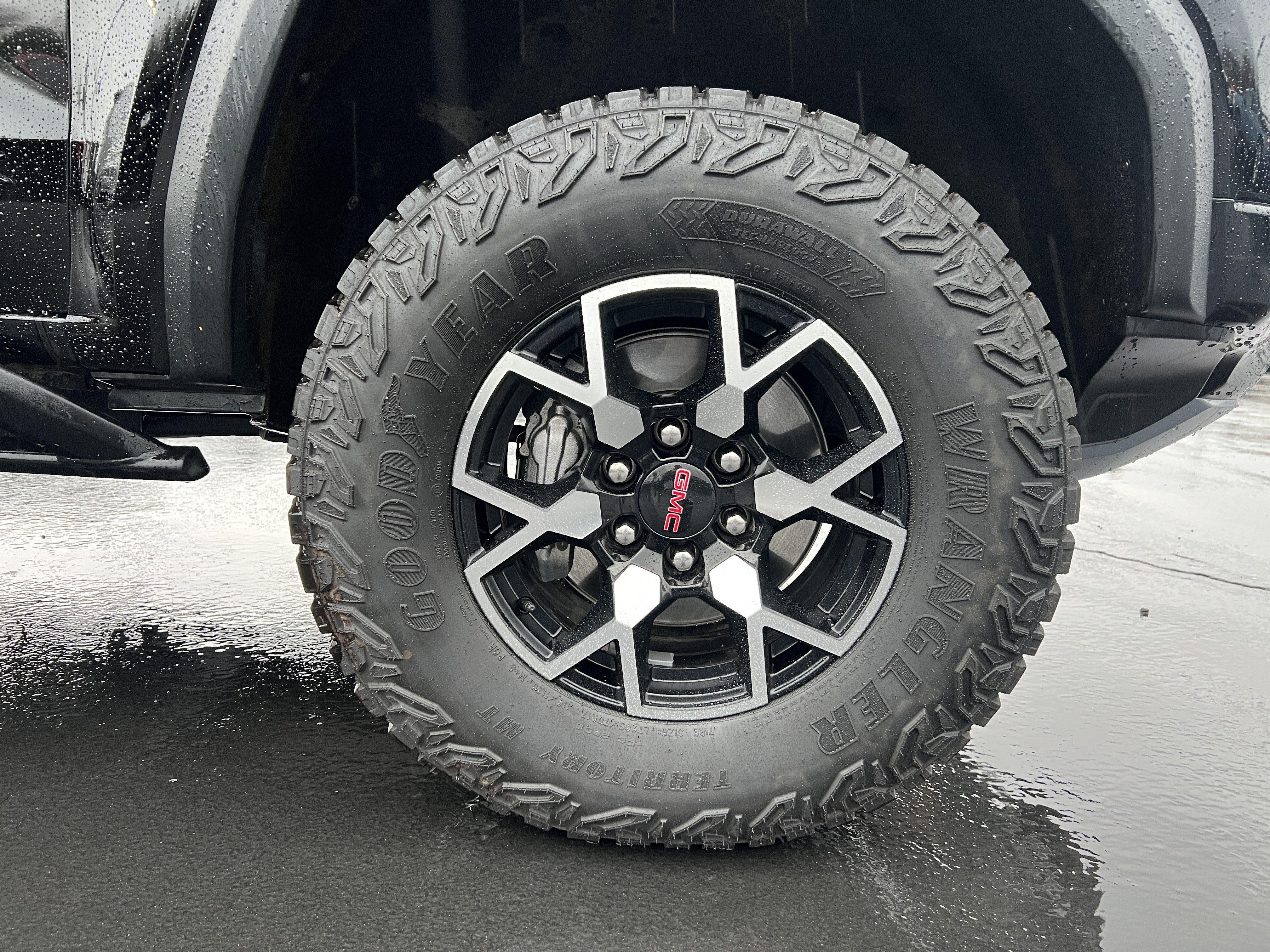 Used 2024 GMC Canyon AT4X AWD/4WD image 10