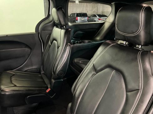 Certified 2025 Chrysler Pacifica Select FWD image 20