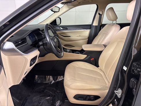 Used 2022 Jeep Grand Cherokee L Limited image 17