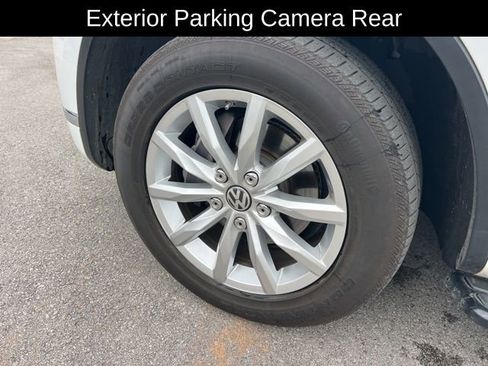 Used 2016 Volkswagen Touareg Sport image 11