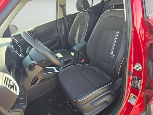 Used 2023 Hyundai Venue Limited FWD image 21