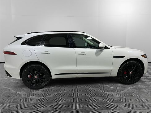 Used 2023 Jaguar F-PACE R-Dynamic S image 6