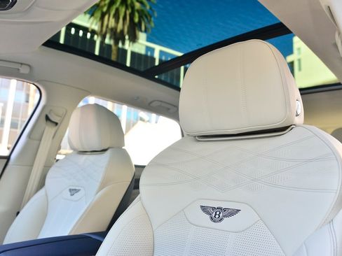 Used 2023 Bentley Bentayga Extended Wheelbase image 15