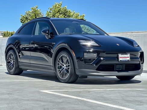 Used 2025 Porsche Macan Electric RWD image 10