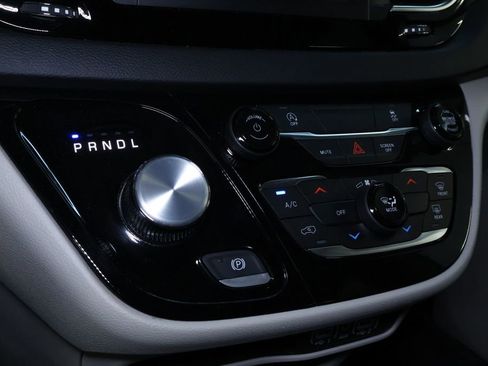 Used 2023 Chrysler Voyager LX FWD image 31