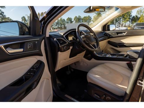 Used 2019 Ford Edge Titanium w/ Equipment Group 301A image 10