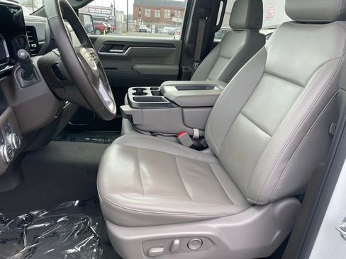 Used 2025 GMC Sierra 1500 SLT image 6