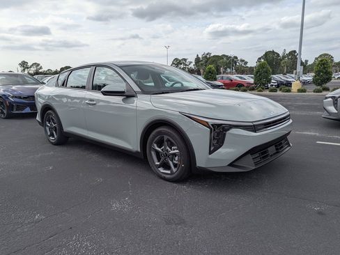 New 2026 Kia K4 FWD image 2