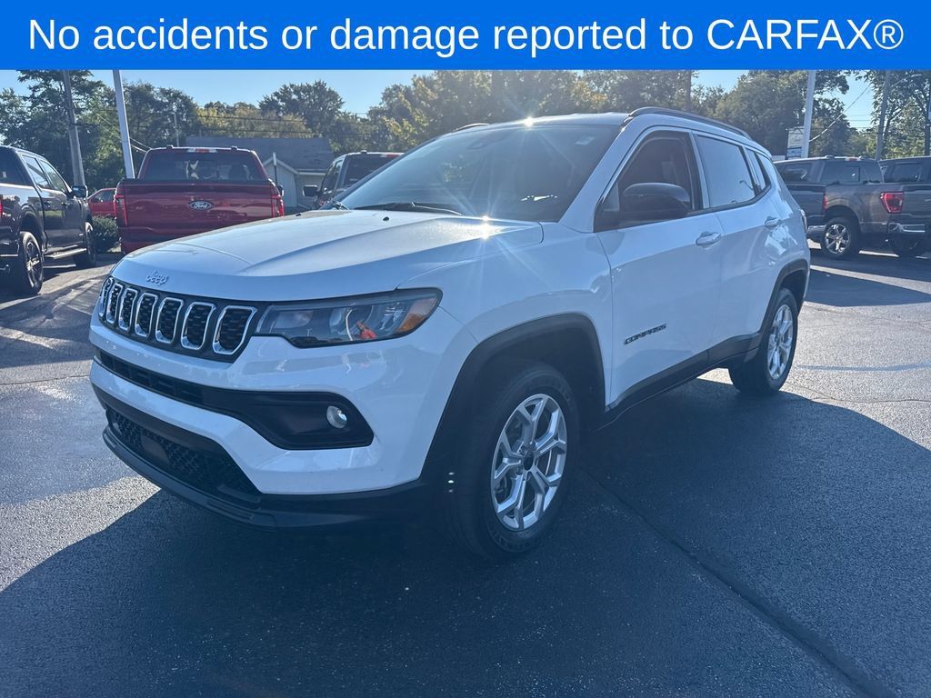Used 2025 Jeep Compass Latitude AWD/4WD image 2