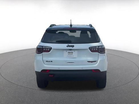 Used 2025 Jeep Compass Trailhawk AWD/4WD image 12