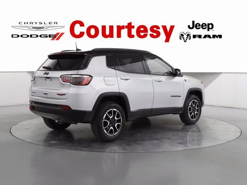 Certified 2024 Jeep Compass Trailhawk image 5