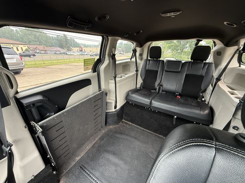 Used 2018 Dodge Grand Caravan SXT FWD image 27