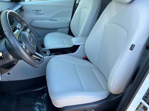 Used 2025 Hyundai Kona SEL image 35