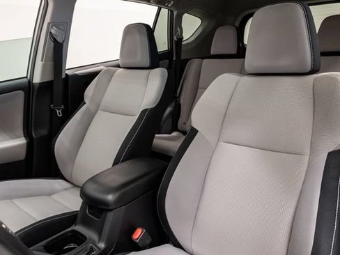 Used 2018 Toyota RAV4 XLE w/ Plus Extra Value Package FWD image 11