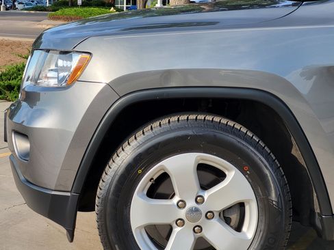 Used 2013 Jeep Grand Cherokee Laredo AWD/4WD image 7