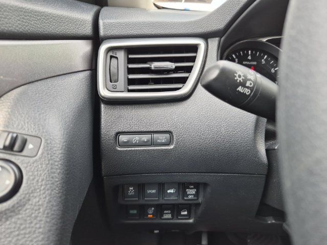 Used 2016 Nissan Rogue SV w/ SV Premium Package AWD/4WD image 20