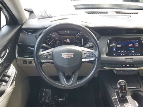 Used 2022 Cadillac XT4 Premium Luxury w/ Safety Alert Package FWD image 17
