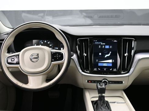 Used 2019 Volvo S60 T5 Momentum w/ Premium Package FWD image 11