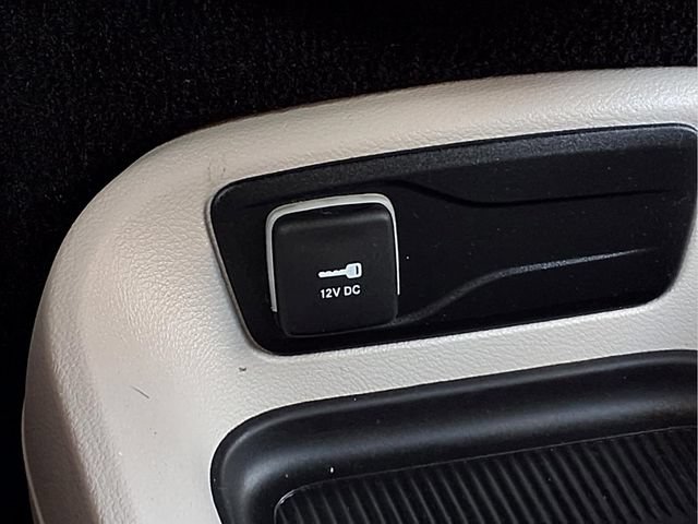 Used 2023 Chrysler Pacifica Touring-L FWD image 11