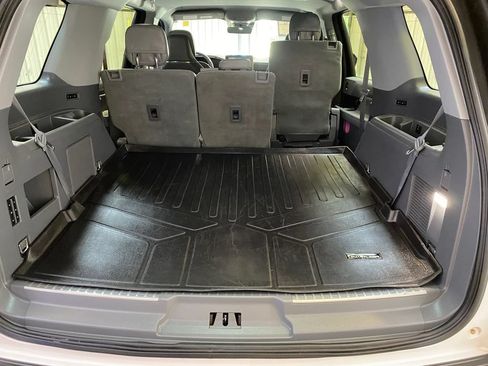 Used 2018 Lincoln Navigator Select w/ Technology Package RWD image 28