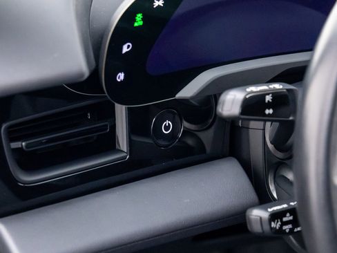 Used 2023 Porsche Taycan image 20