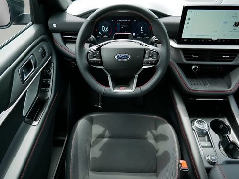 Used 2025 Ford Explorer ST AWD/4WD image 13