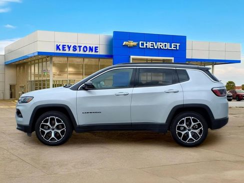 Used 2025 Jeep Compass Limited AWD/4WD image 4