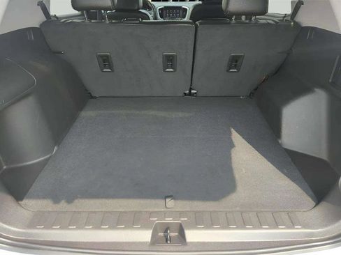 Used 2024 GMC Terrain SLT image 17