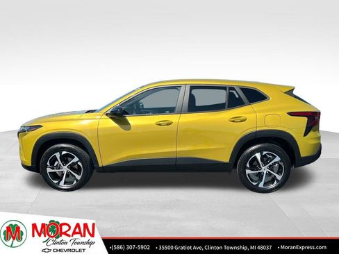 Certified 2024 Chevrolet Trax RS w/ Driver Confidence Package FWD image 3