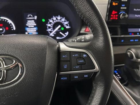 Used 2024 Toyota Sienna XLE image 30