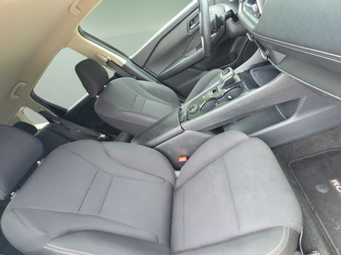 Used 2024 Nissan Rogue S AWD/4WD image 33