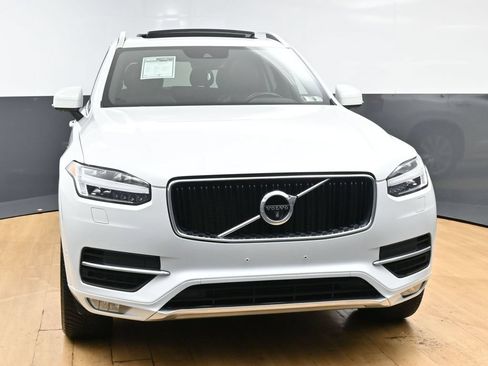 Used 2018 Volvo XC90 T6 Momentum w/ Convenience Package AWD/4WD image 4