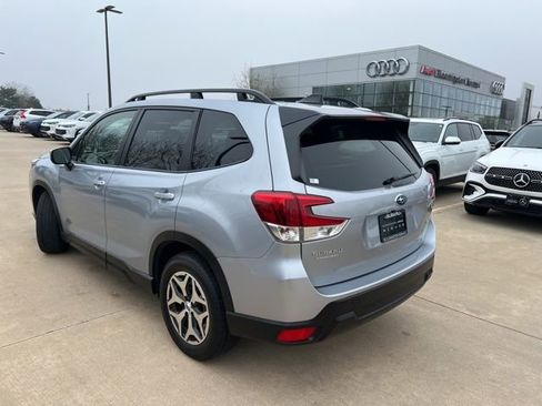 Used 2024 Subaru Forester Premium image 3