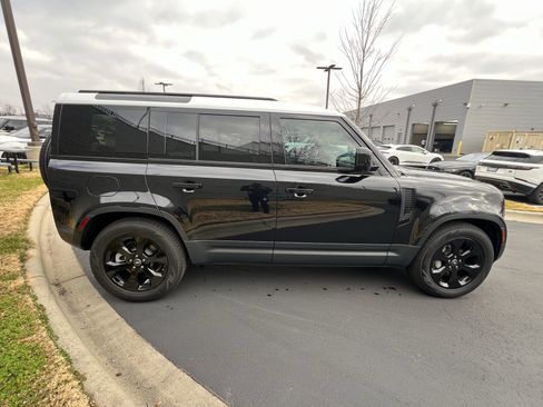 Used 2025 Land Rover Defender 110 S image 8