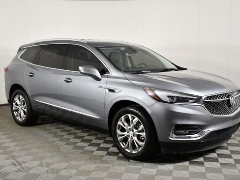 Used 2018 Buick Enclave Avenir w/ Avenir Technology Package AWD/4WD image 4