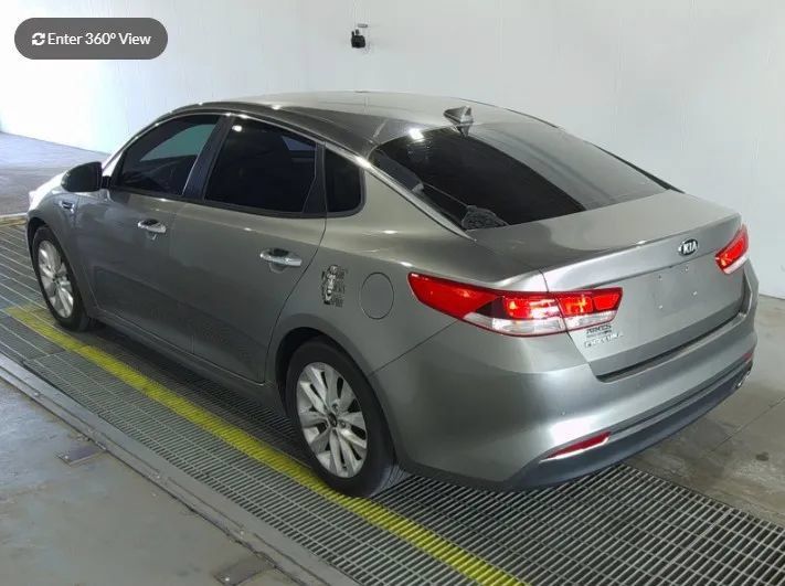 Used 2018 Kia Optima LX w/ 17" Alloy Wheels Package FWD image 2