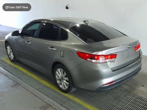 Used 2018 Kia Optima LX w/ 17" Alloy Wheels Package FWD image 2
