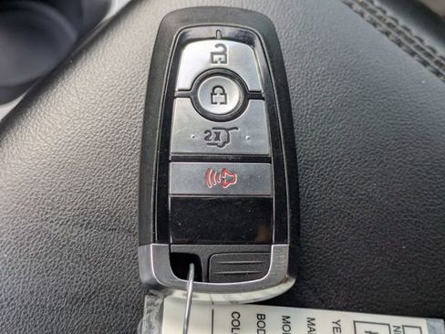 Used 2022 Ford Explorer XLT image 26