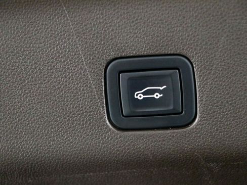 Used 2022 GMC Yukon XL SLT w/ SLT Premium Package RWD image 35
