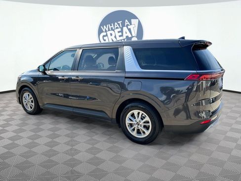 Certified 2024 Kia Carnival LX image 4