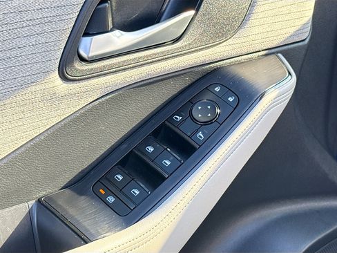 Used 2021 Nissan Rogue SV image 8