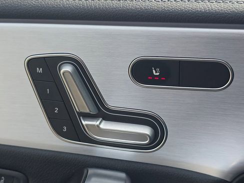 Used 2021 Mercedes-Benz CLA 250 4MATIC image 6