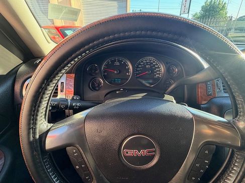 Used 2007 GMC Yukon SLT w/ SLT Preferred Equipment Group image 14