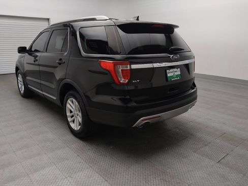 Used 2017 Ford Explorer XLT w/ Equipment Group 202A FWD image 5